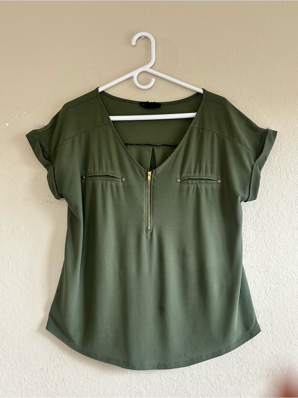 Flower & Feather Olive Green Zip Front Blouse XL